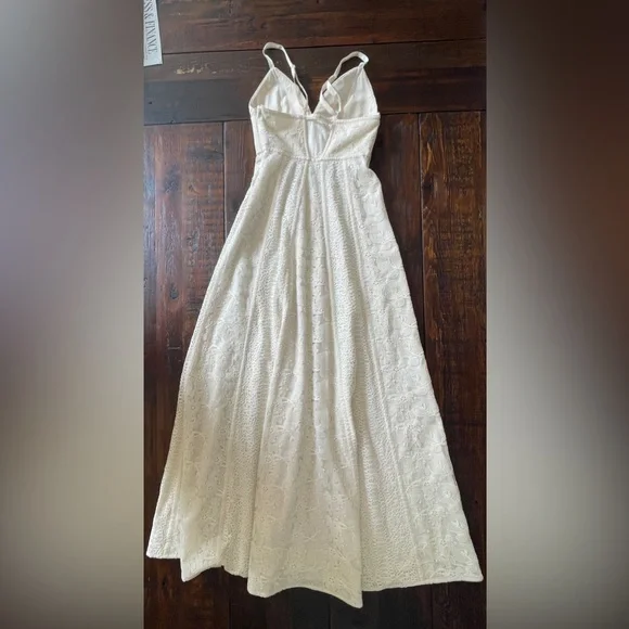 BCBG Lourie Rose Whisper Lace Maxi Dress Size 0 in Ivory - Picture 6 of 6